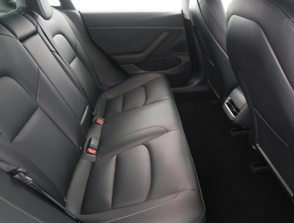 Tesla Model 3 2020 11