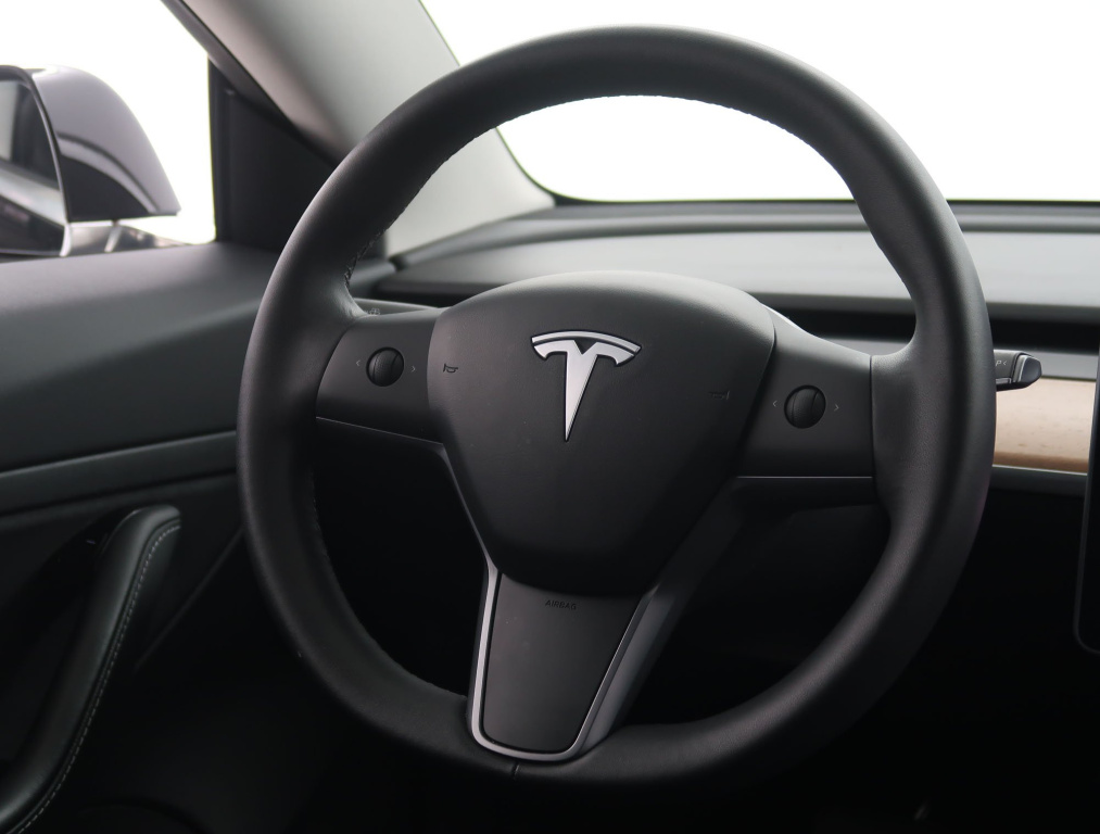 Tesla Model 3 2020 23