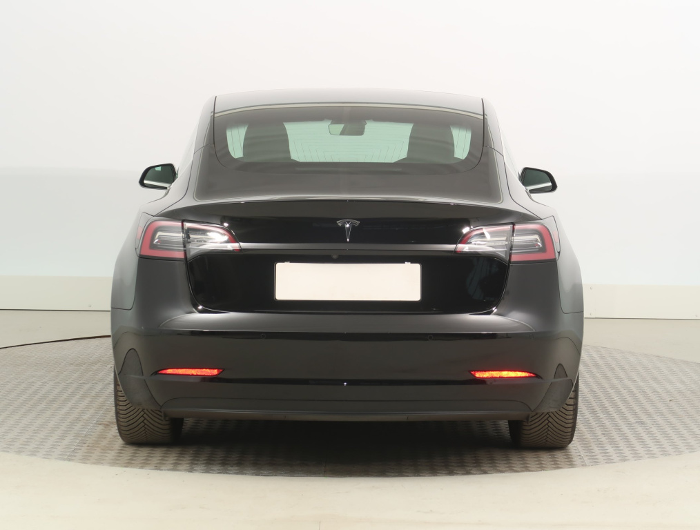 Tesla Model 3 2020 6