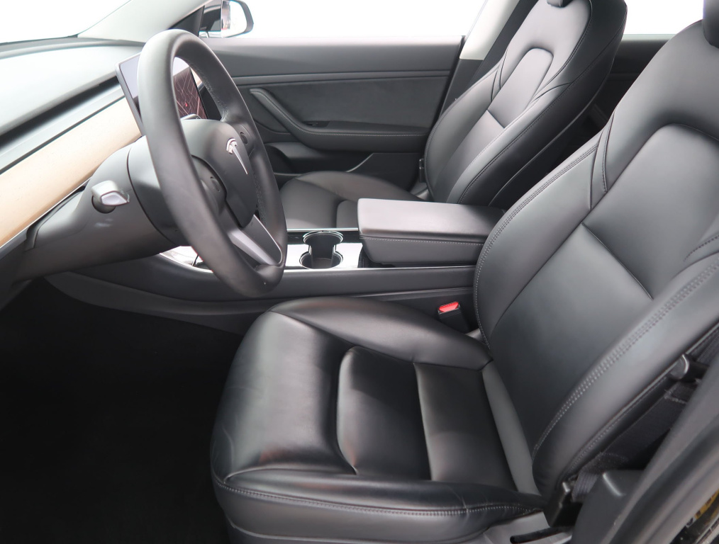 Tesla Model 3 2020 13