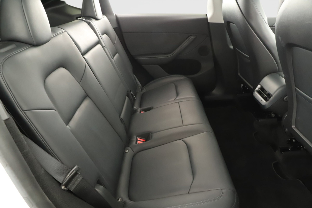 Tesla Model Y 4x4 2022 11