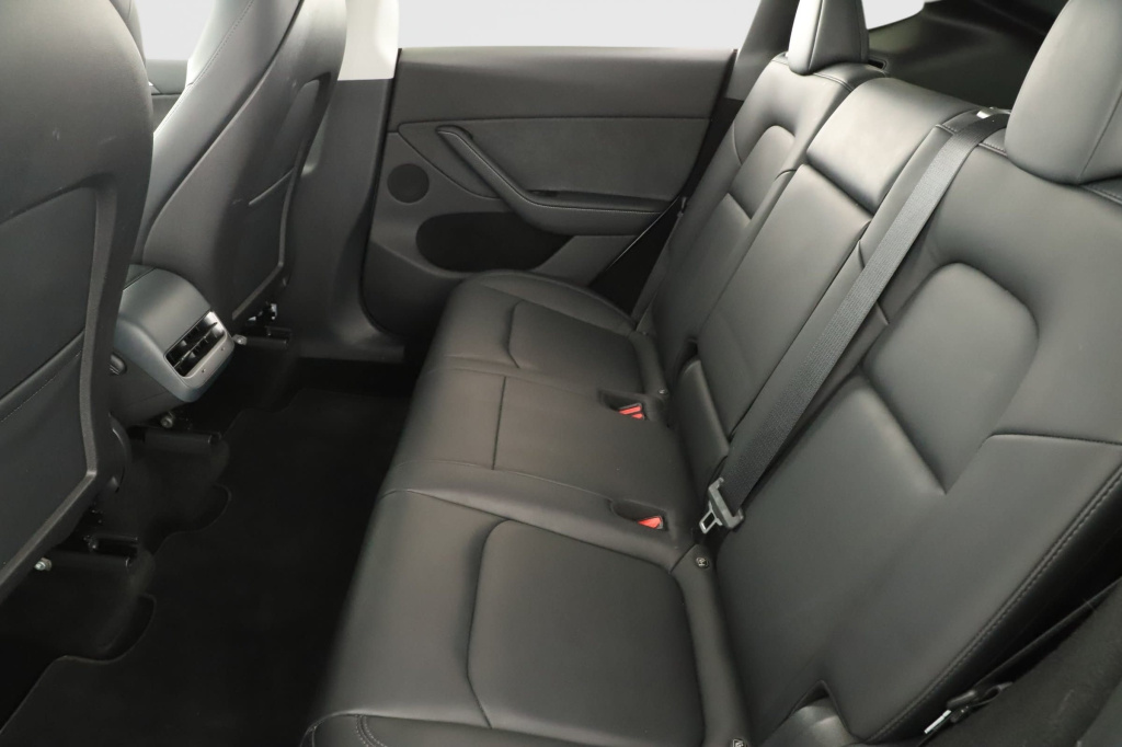 Tesla Model Y 4x4 2022 12