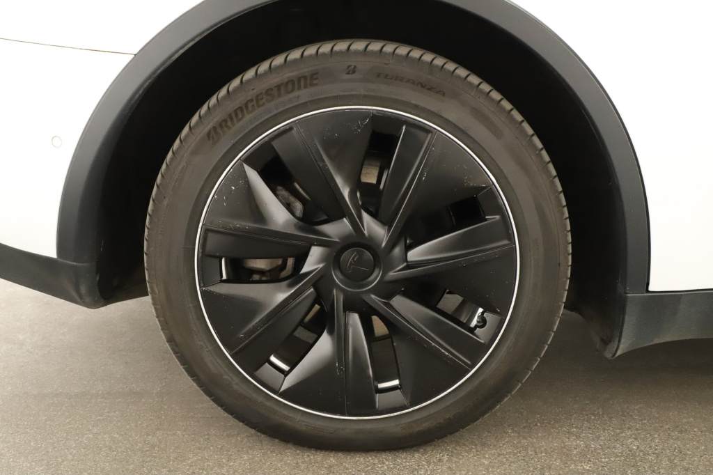 Tesla Model Y 4x4 2022 18