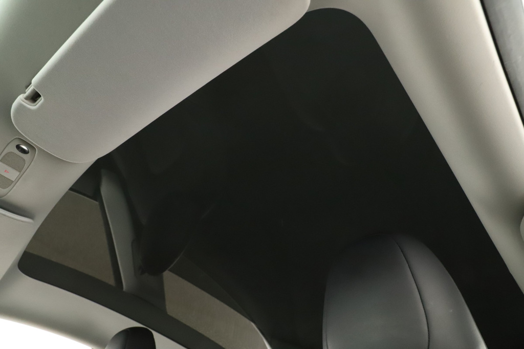 Tesla Model Y 4x4 2022 19