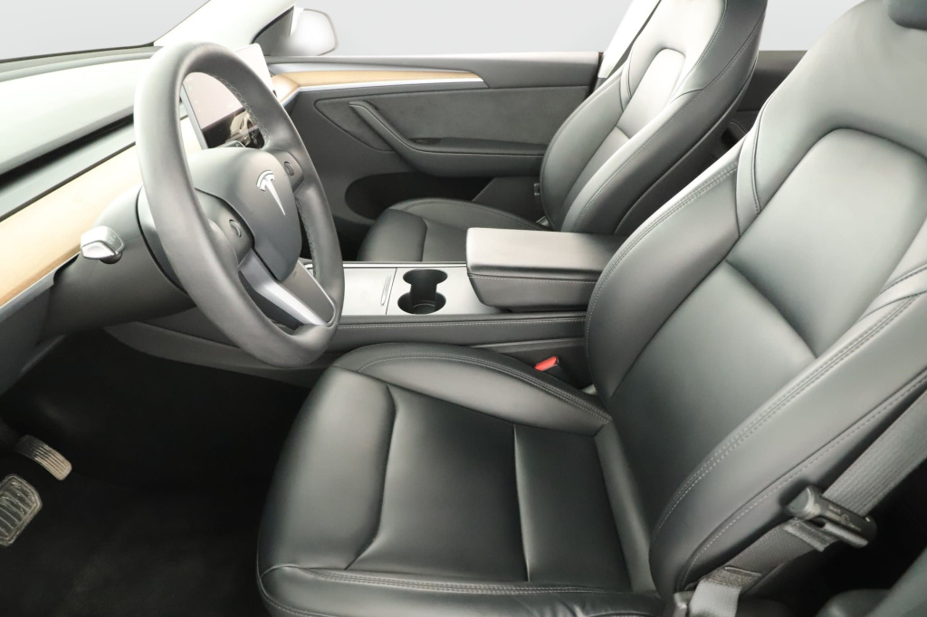 Tesla Model Y 4x4 2022 13