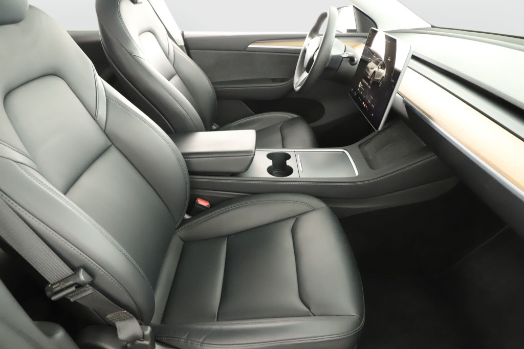 Tesla Model Y 4x4 2022 10