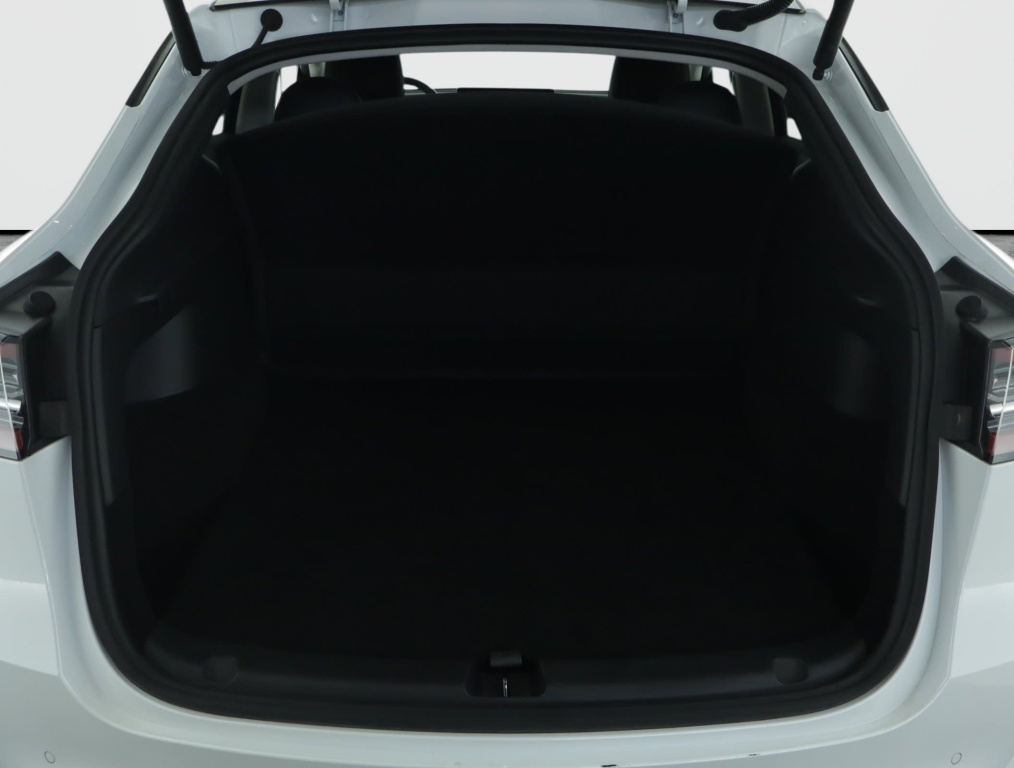 Tesla Model Y 4x4 2022 17