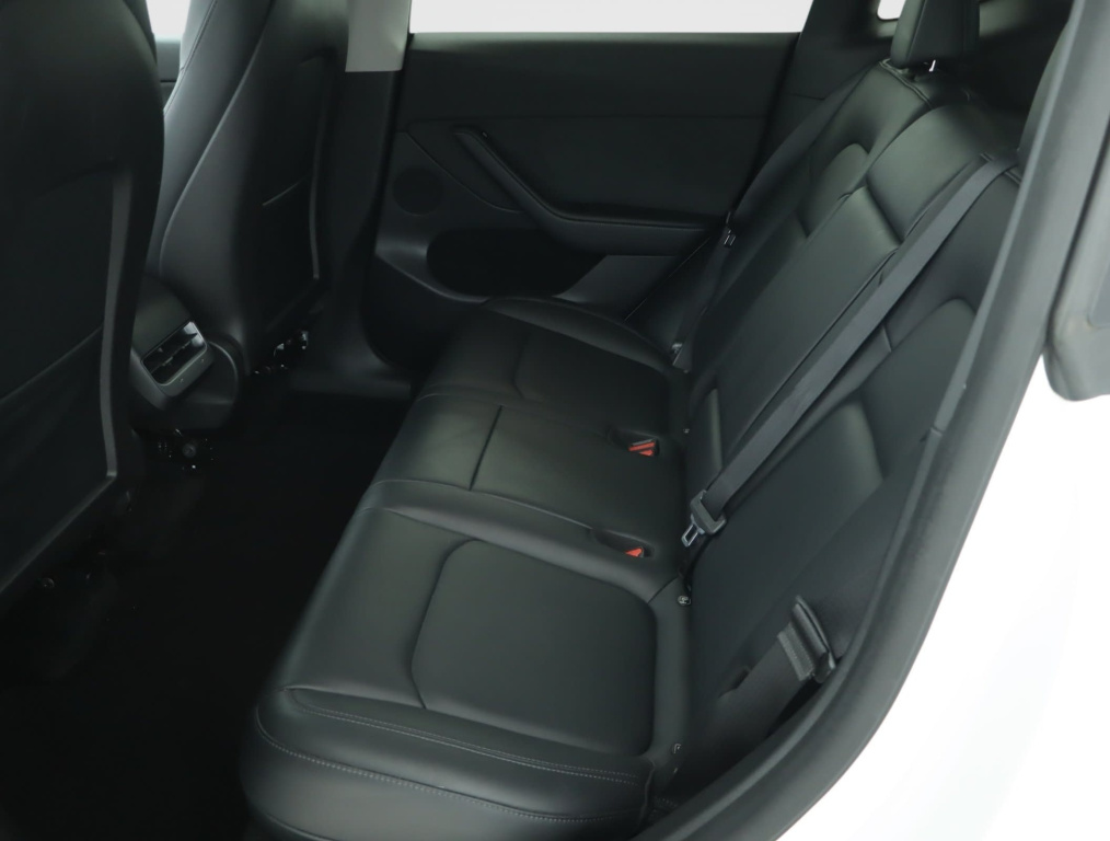 Tesla Model Y 4x4 2022 12