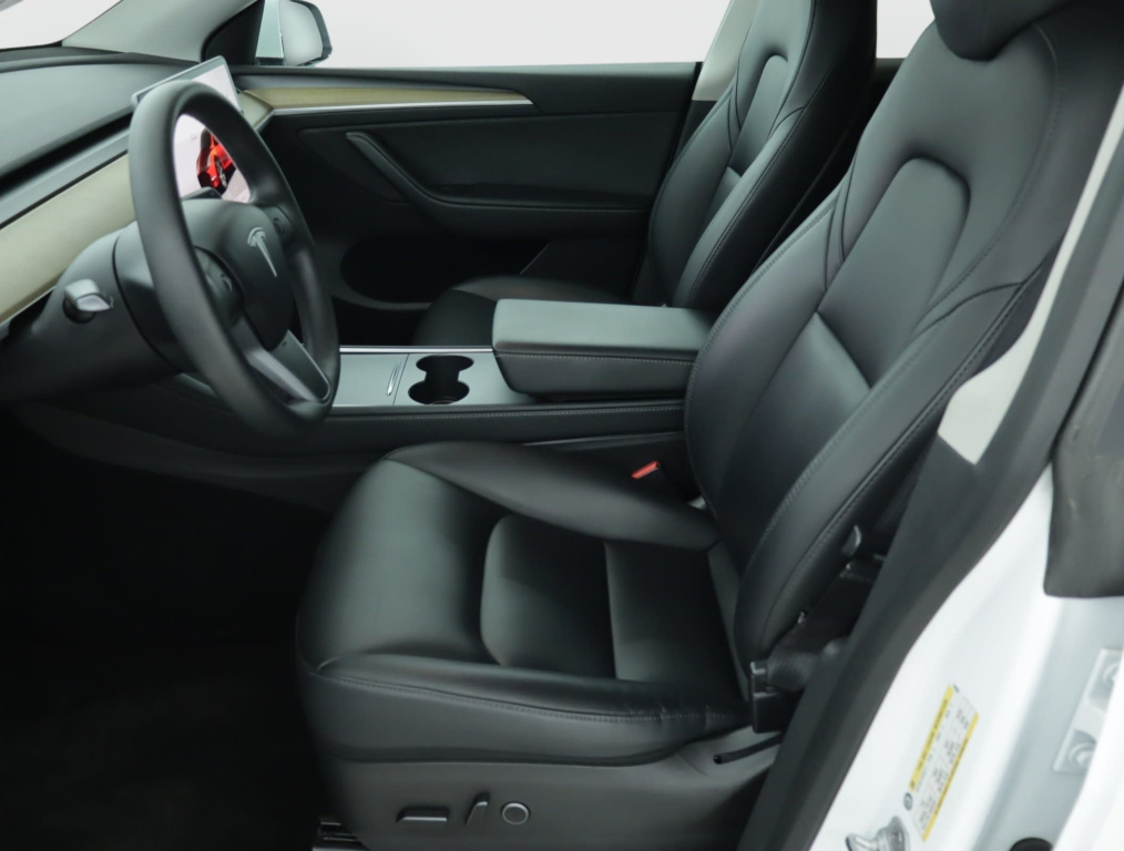 Tesla Model Y 4x4 2022 13