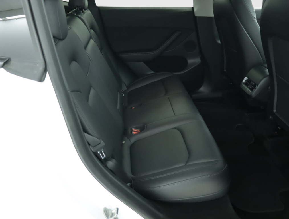 Tesla Model Y 4x4 2022 11