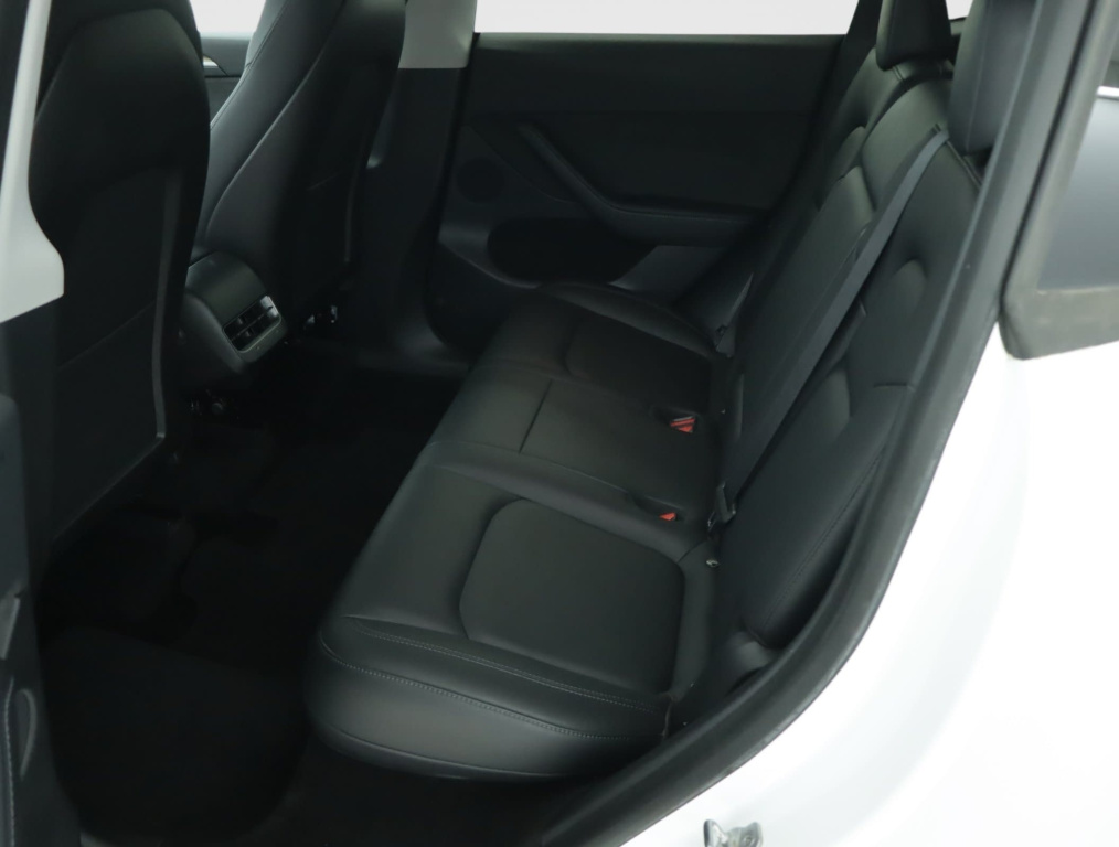 Tesla Model Y 4x4 2022 12