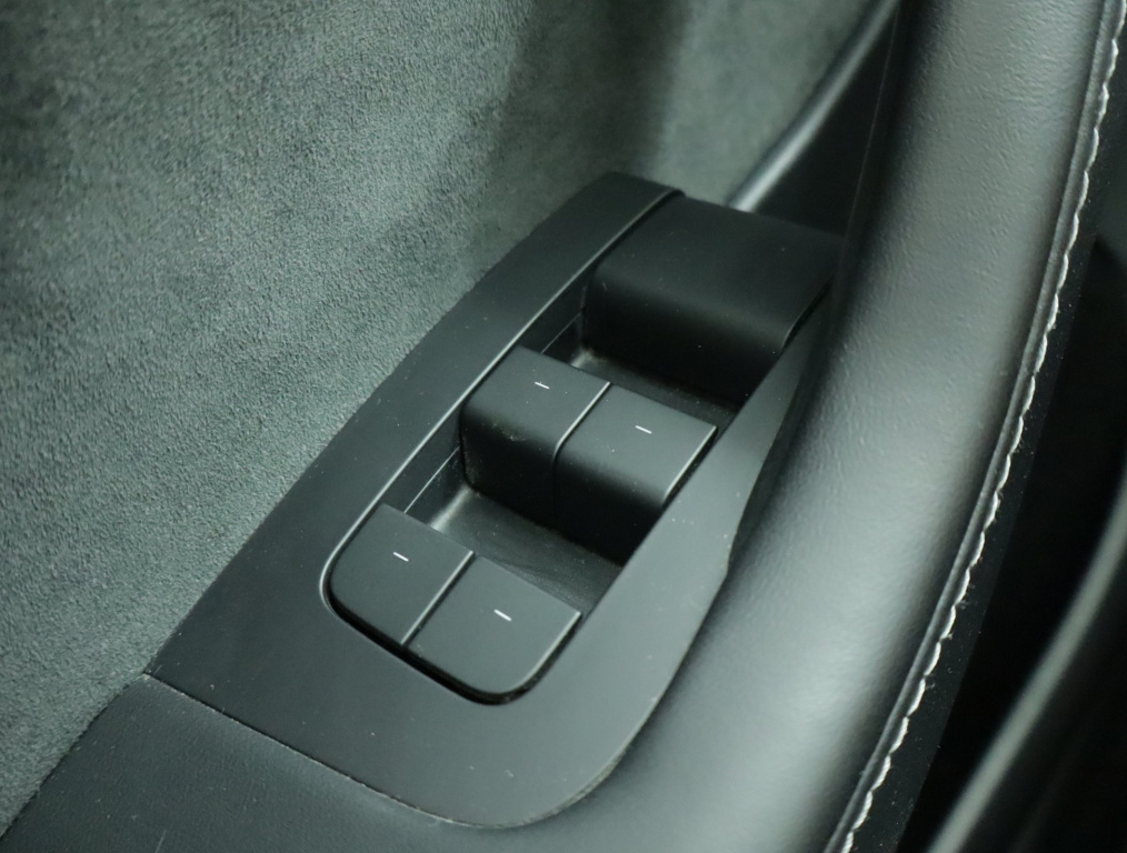 Tesla Model Y 4x4 2022 17