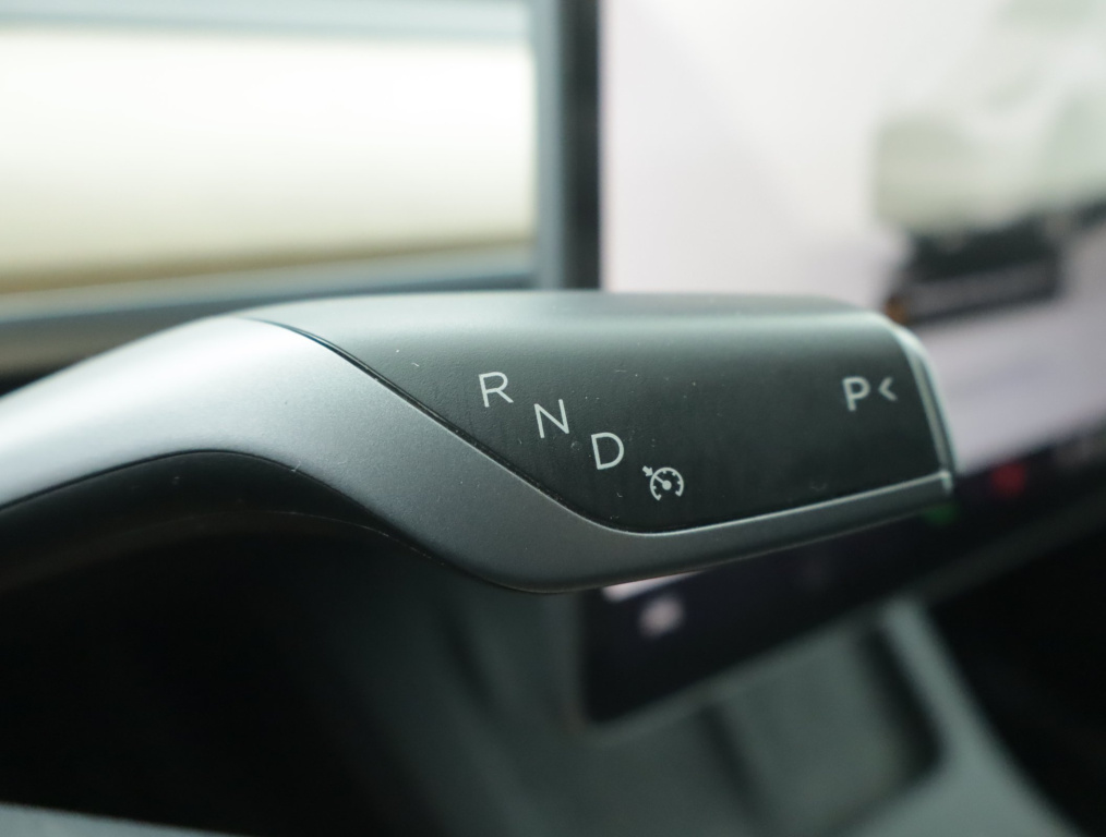 Tesla Model Y 4x4 2022 15