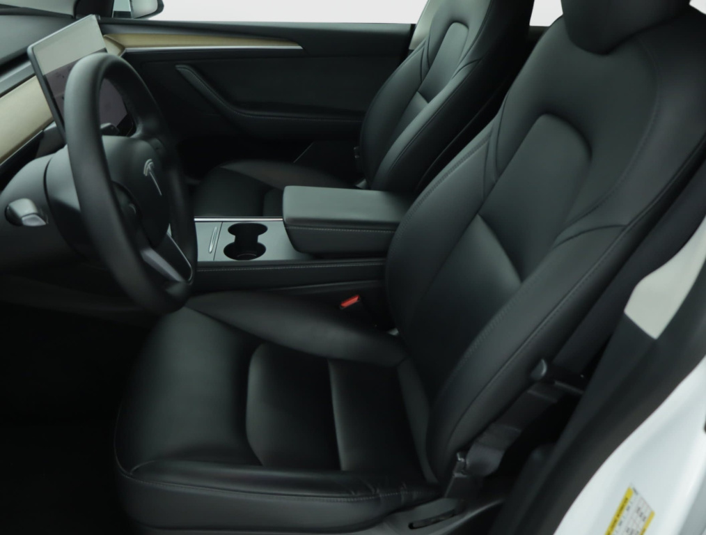 Tesla Model Y 4x4 2022 13