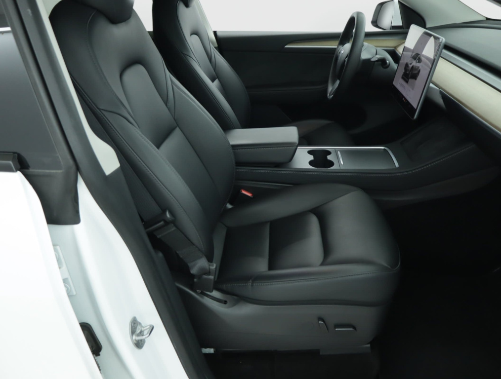 Tesla Model Y 4x4 2022 10