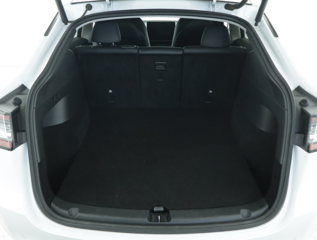 Tesla Model Y 4x4 2022 16