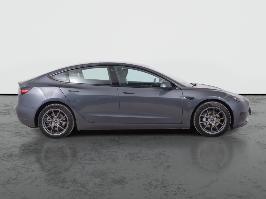 Tesla Model 3 2022 8
