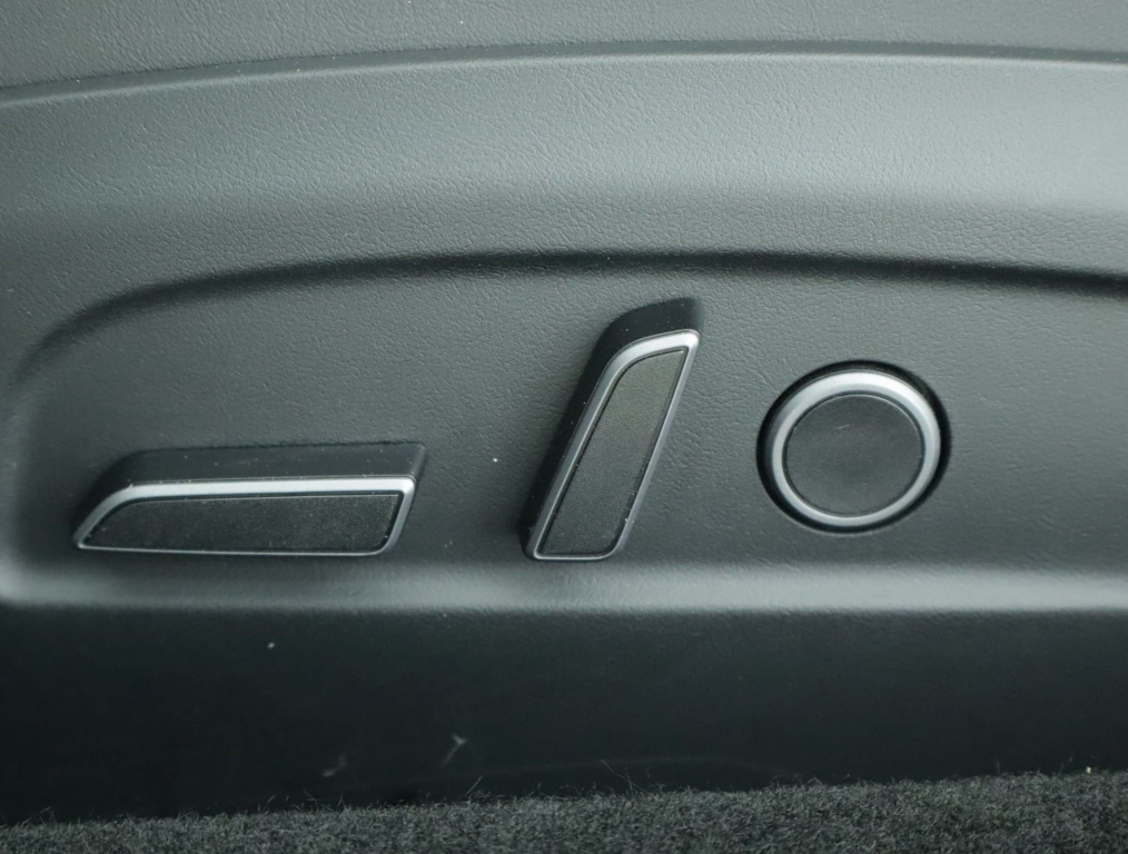 Tesla Model 3 2025 23