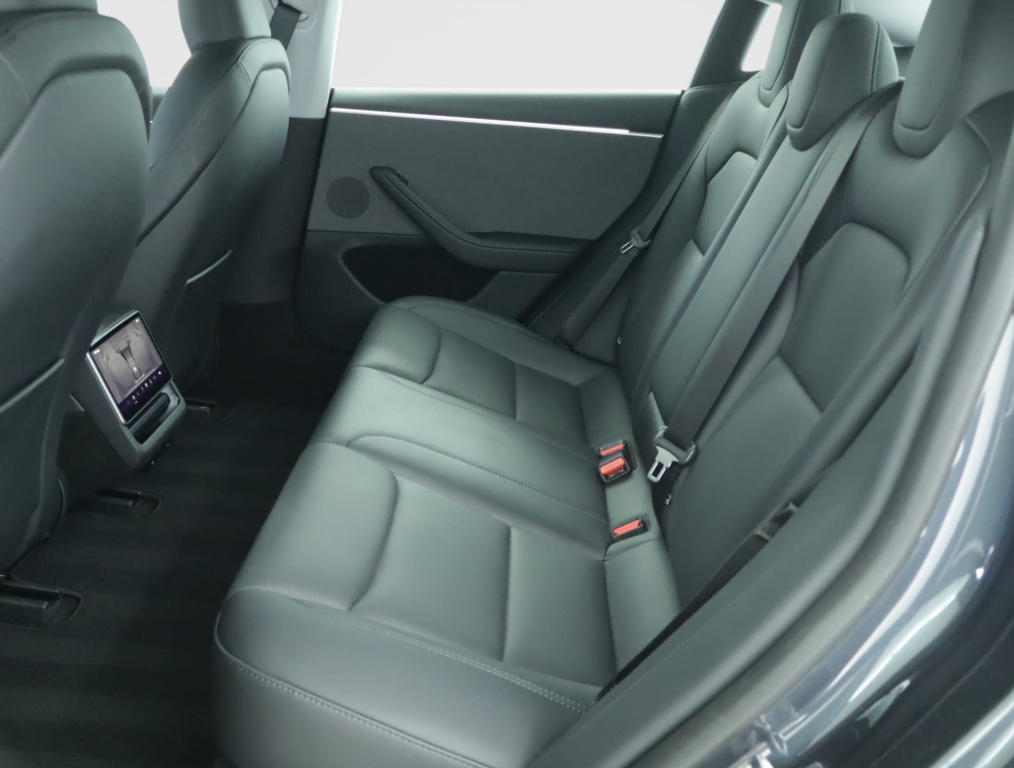Tesla Model 3 2025 12