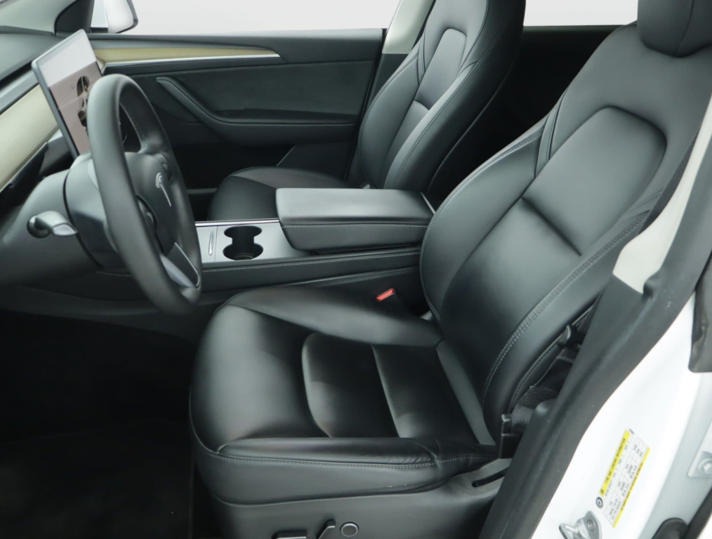 Tesla Model Y 4x4 2022 13
