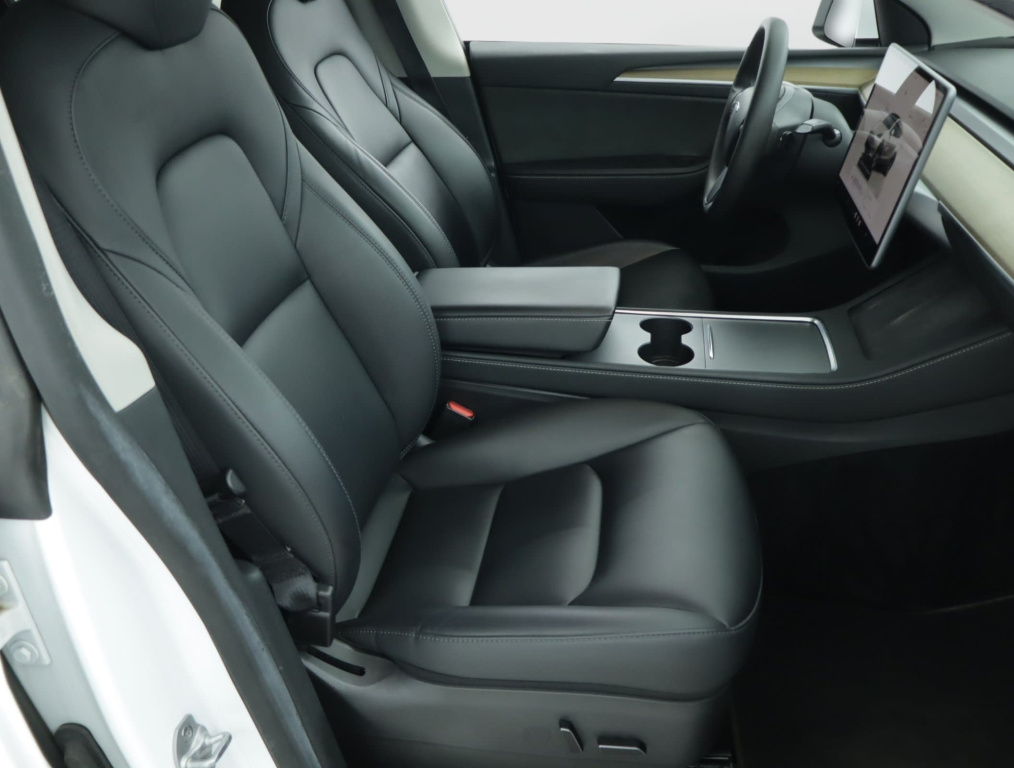 Tesla Model Y 4x4 2022 10