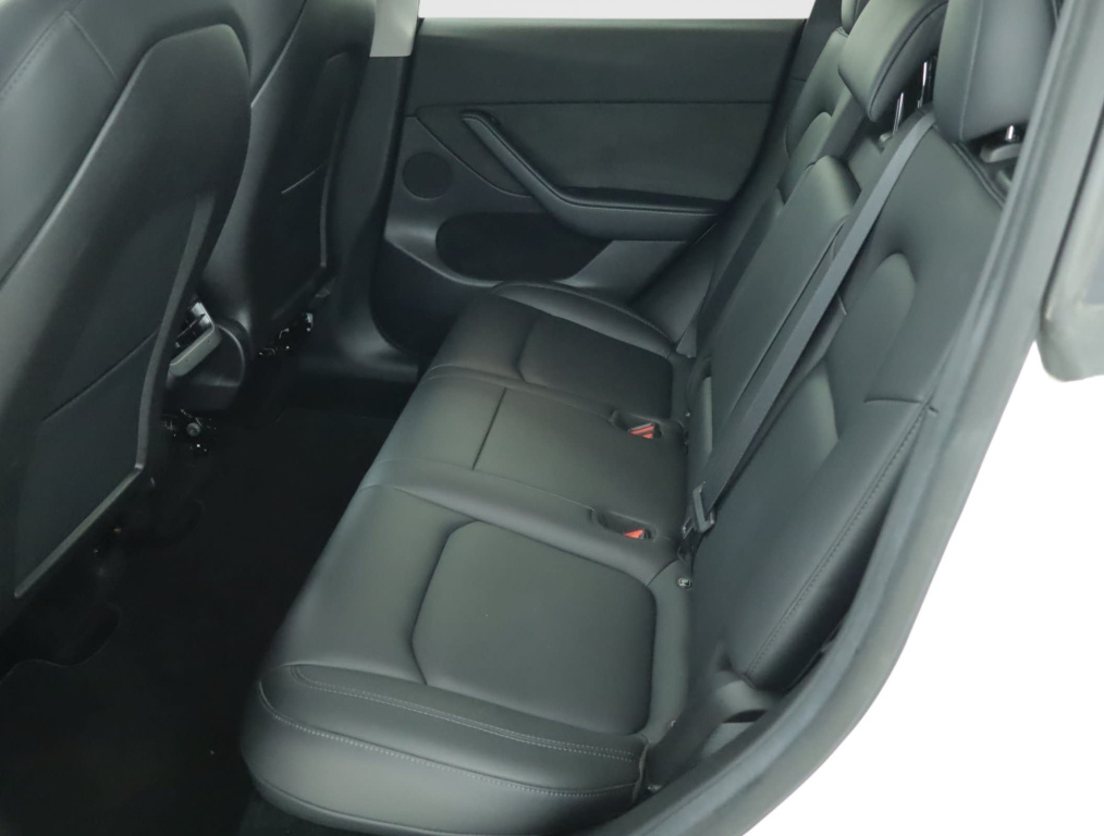 Tesla Model Y 4x4 2022 12