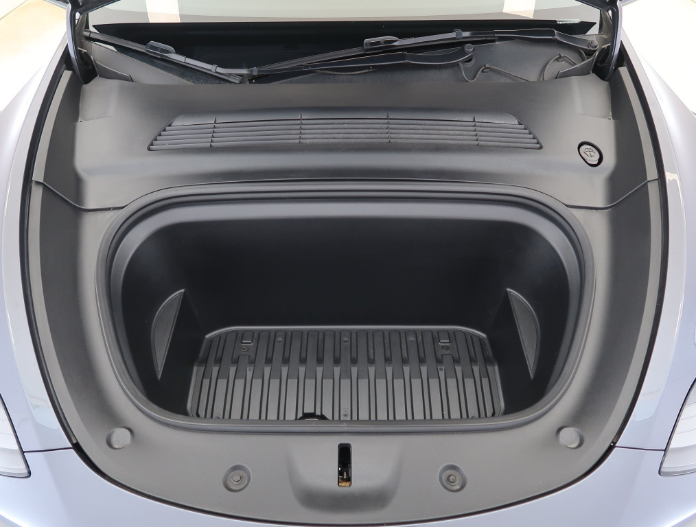 Tesla Model Y 4x4 2022 18