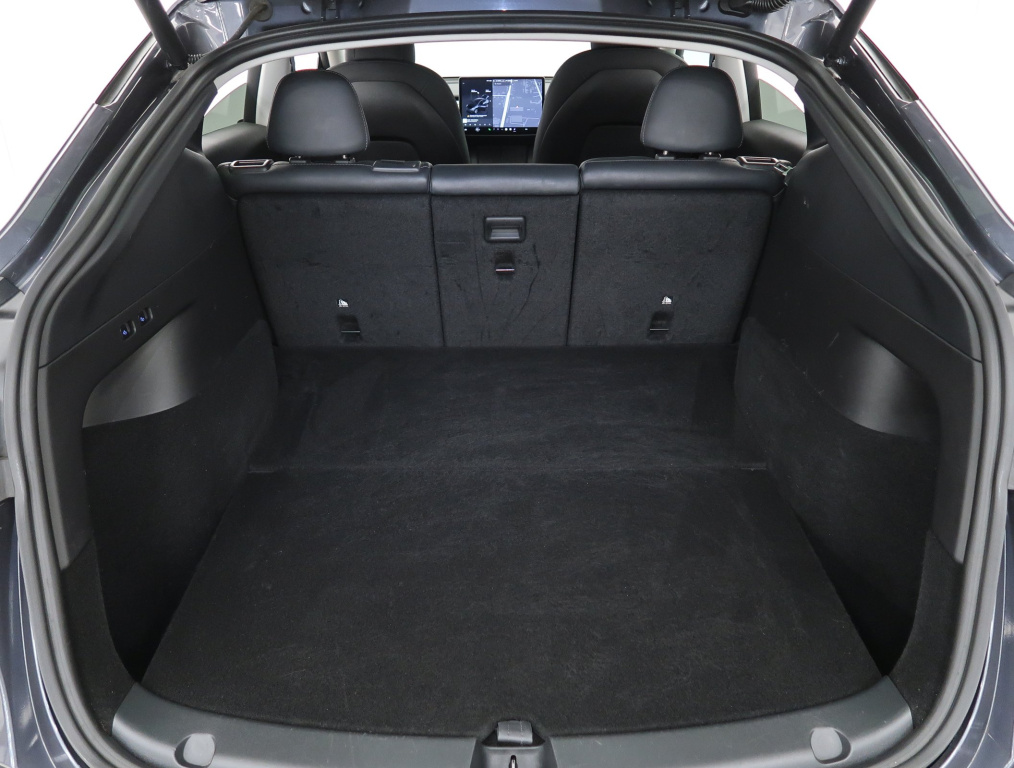 Tesla Model Y 4x4 2022 16