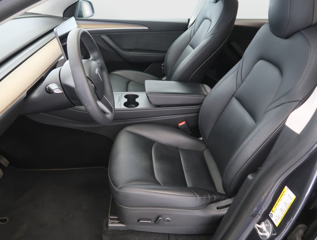 Tesla Model Y 4x4 2022 13