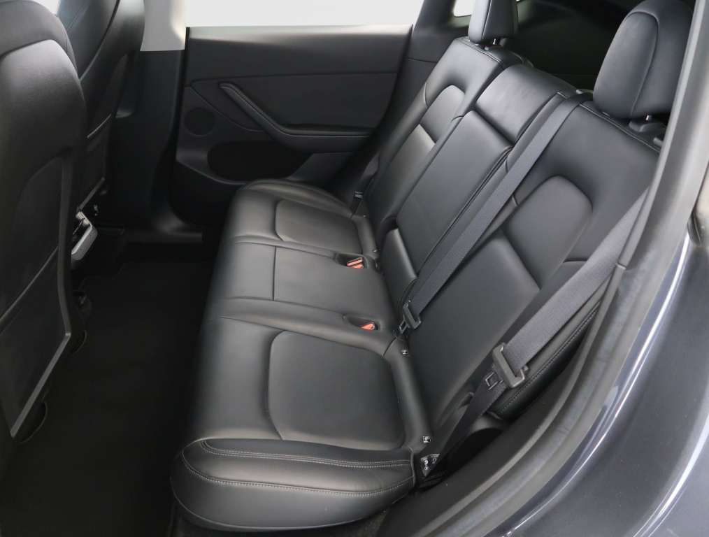 Tesla Model Y 4x4 2022 12