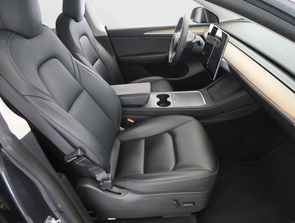 Tesla Model Y 4x4 2022 10