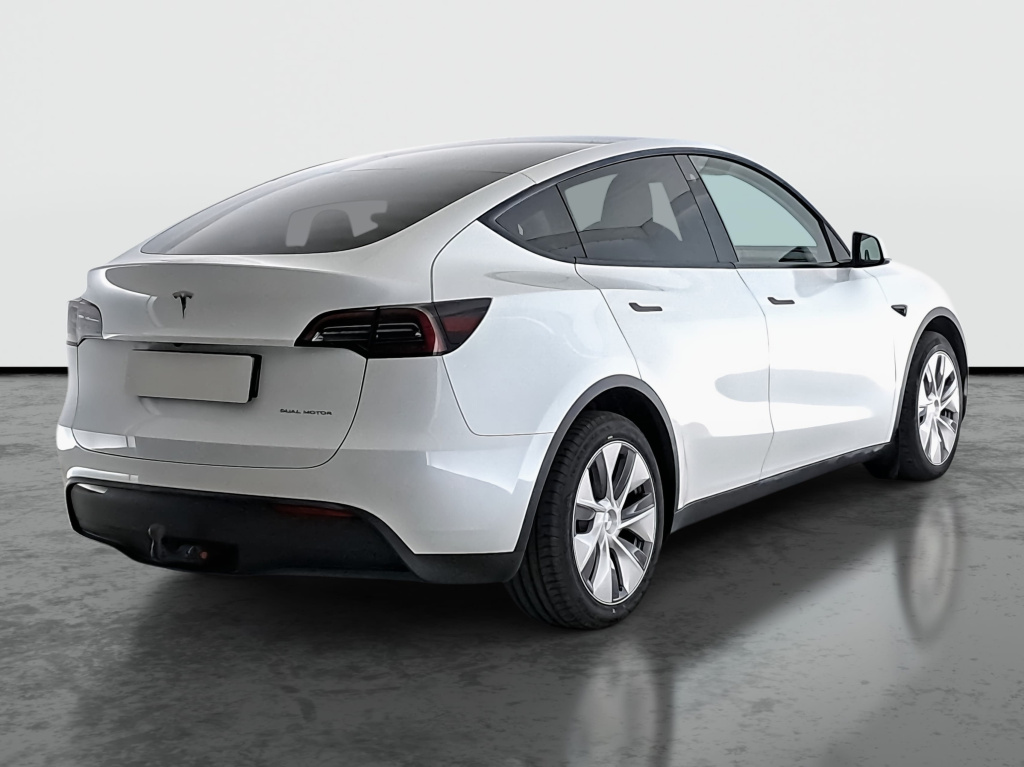 Tesla Model Y 4x4 2023 7