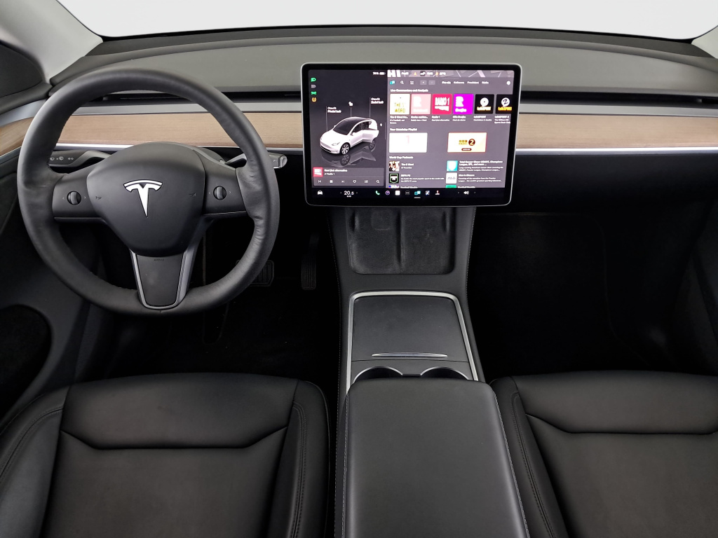 Tesla Model Y 4x4 2023 9