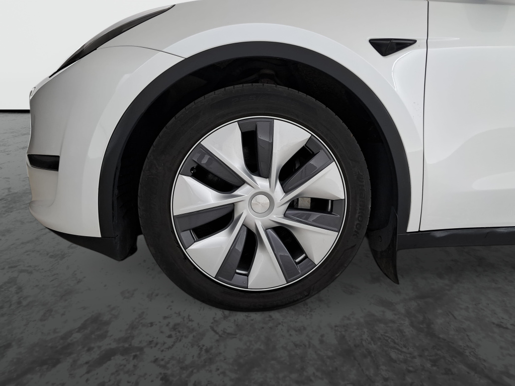 Tesla Model Y 4x4 2023 18