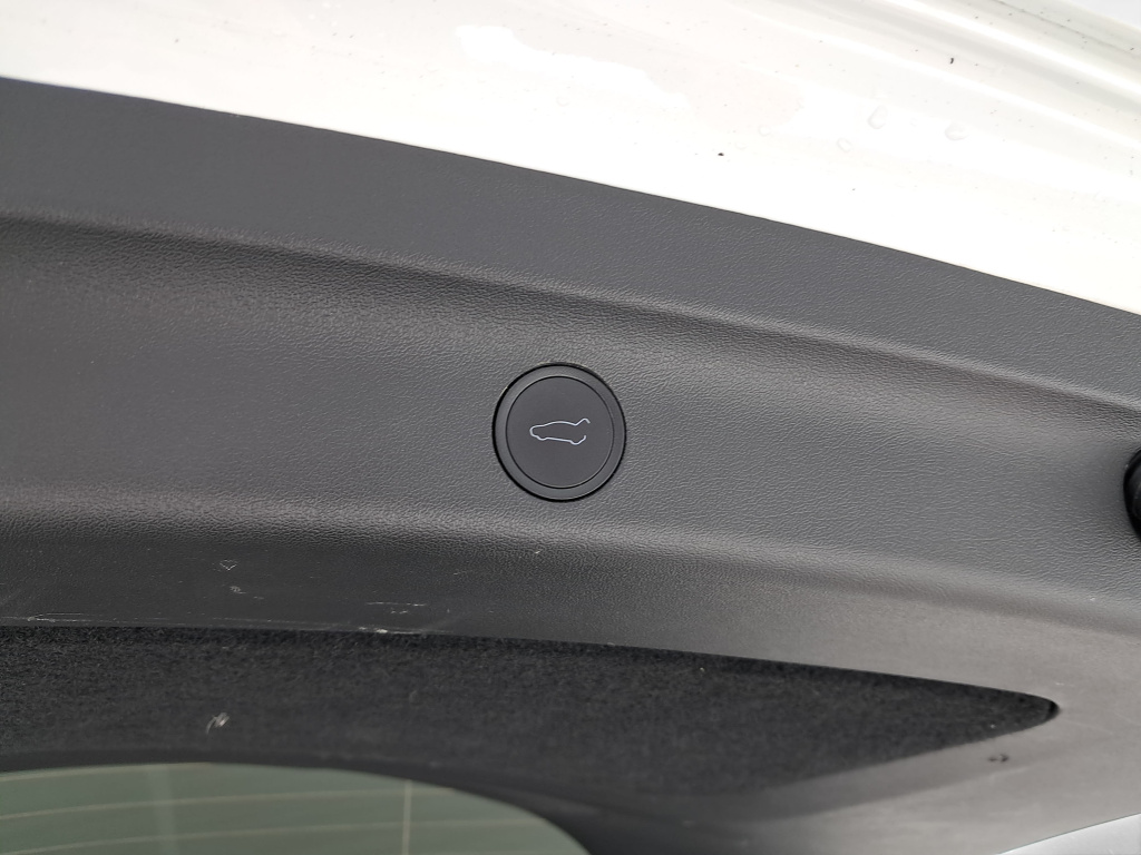 Tesla Model Y 4x4 2023 21