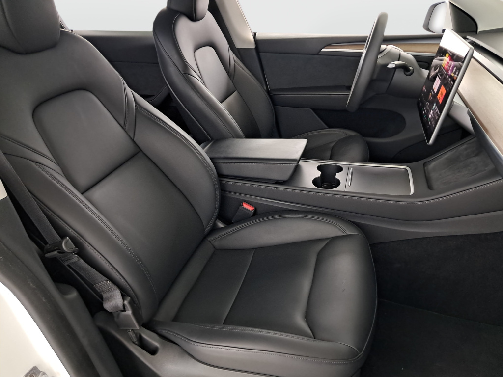 Tesla Model Y 4x4 2023 10