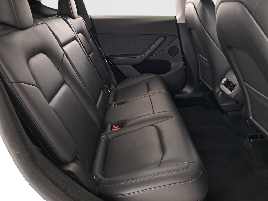 Tesla Model Y 4x4 2023 11