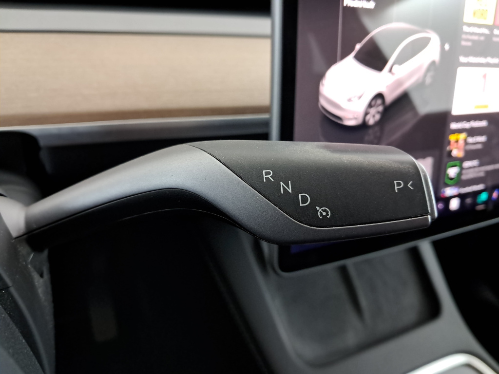 Tesla Model Y 4x4 2023 16