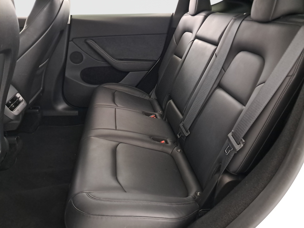 Tesla Model Y 4x4 2023 12