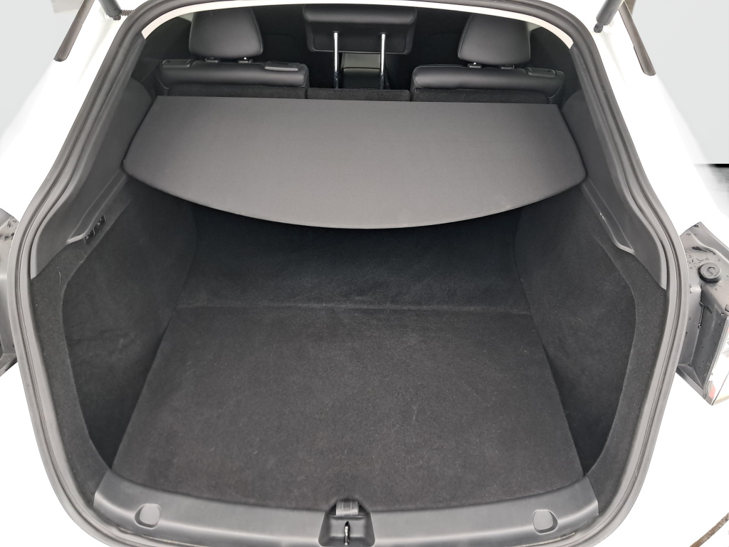 Tesla Model Y 4x4 2023 17