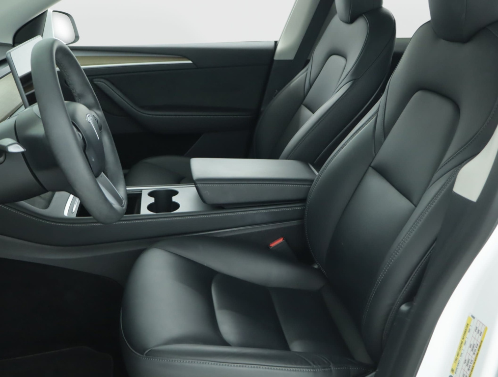 Tesla Model Y 4x4 2022 13