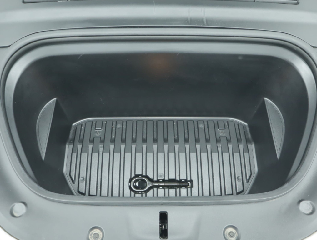 Tesla Model Y 4x4 2022 18