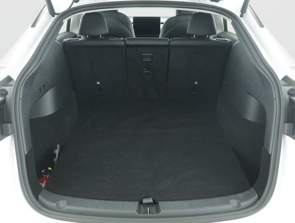 Tesla Model Y 4x4 2022 17
