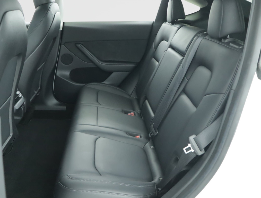 Tesla Model Y 4x4 2022 12