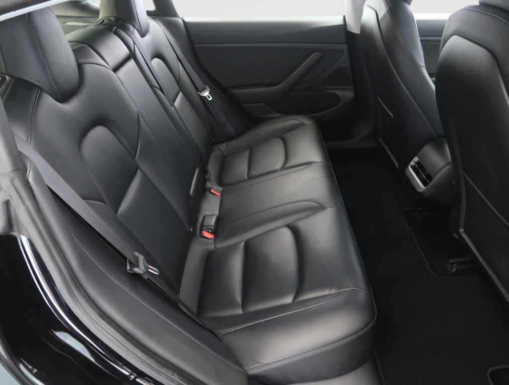 Tesla Model 3 2020 11