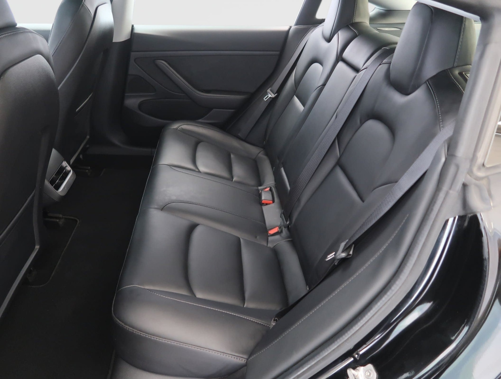 Tesla Model 3 2020 12