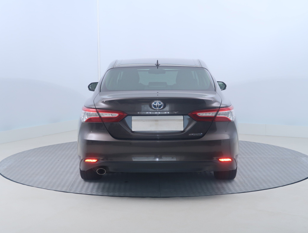 Toyota Camry 2.5 Hybrid 2019 6