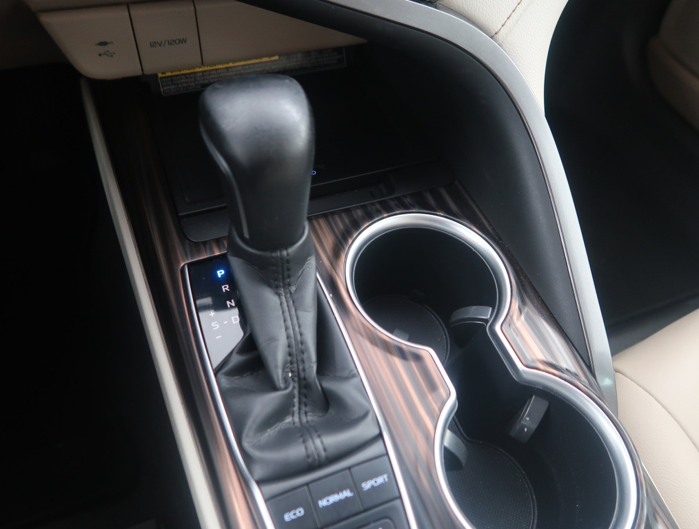 Toyota Camry 2.5 Hybrid 2019 16