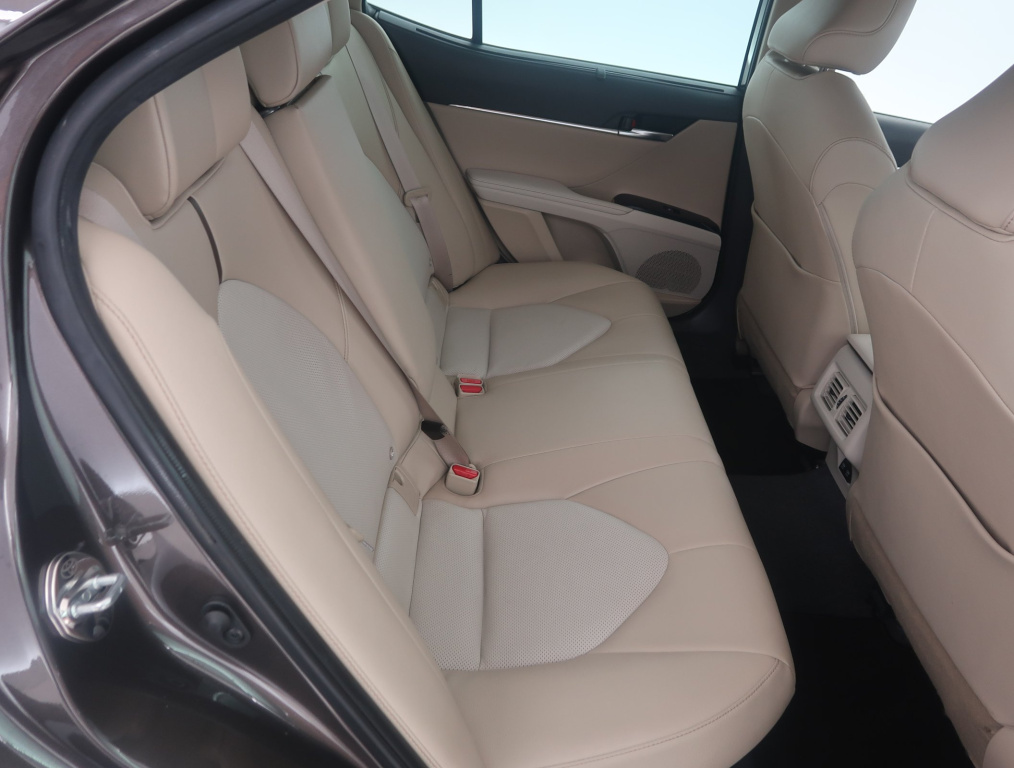 Toyota Camry 2.5 Hybrid 2019 11