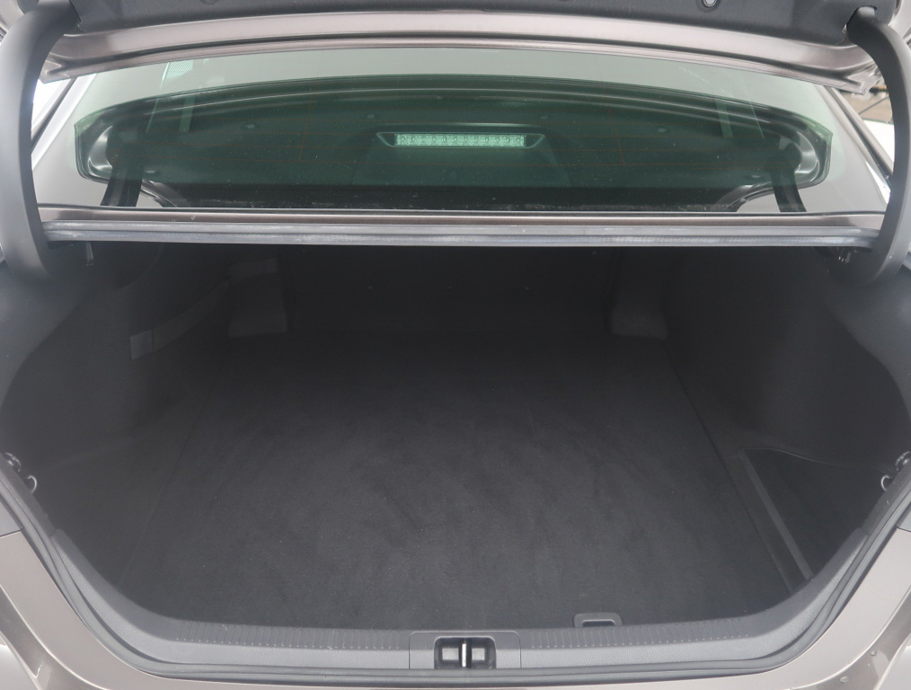 Toyota Camry 2.5 Hybrid 2019 17